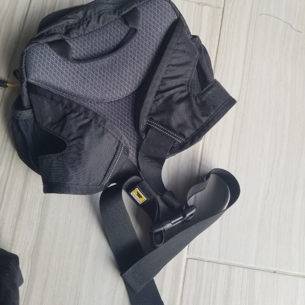 Hiking Bag By Mountainsmith Belted Purse For Safety - Picture 5 of 10
